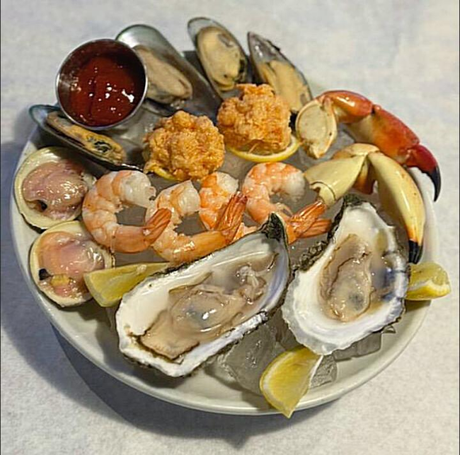 Cocktail seafood bowl