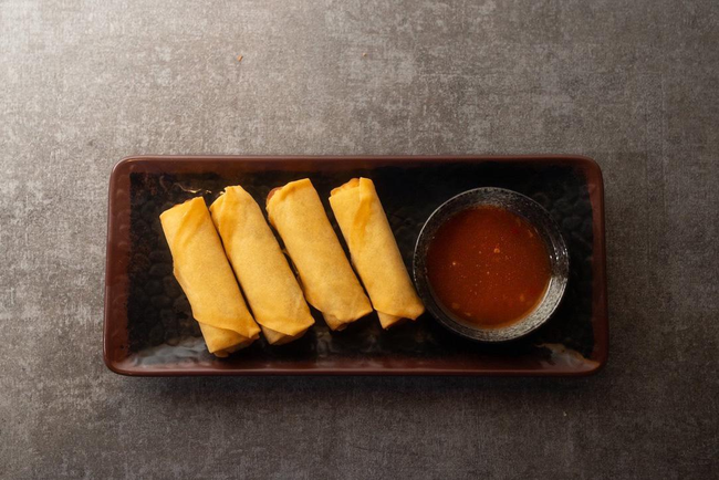Egg Rolls  ( 4 pcs )