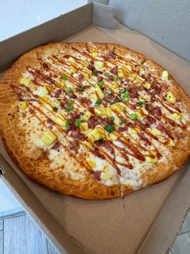 Luau with Bacaon Pizza  (Large)