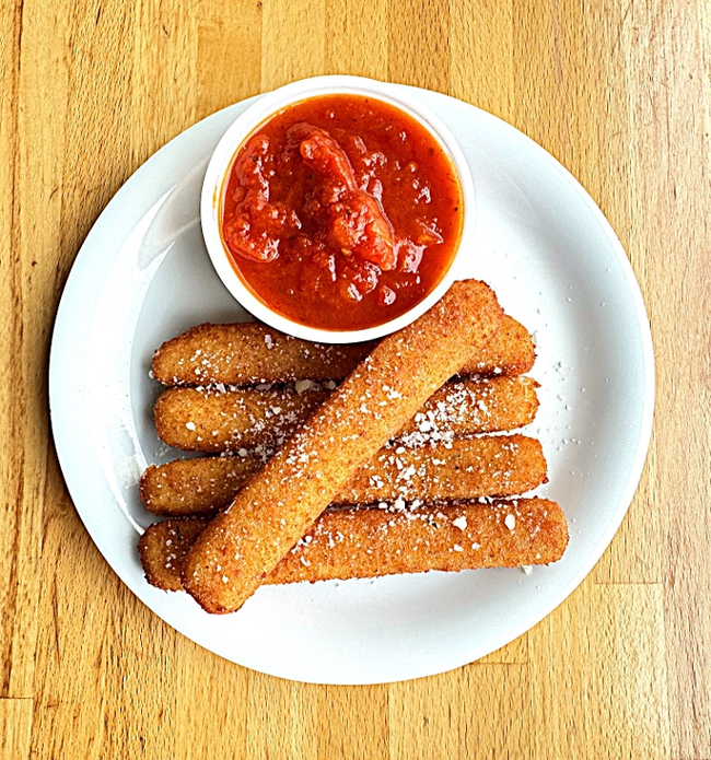 Mozzarella Fritta:  crispy mozzarella sticks, pomodoro sauce, parmesan cheese