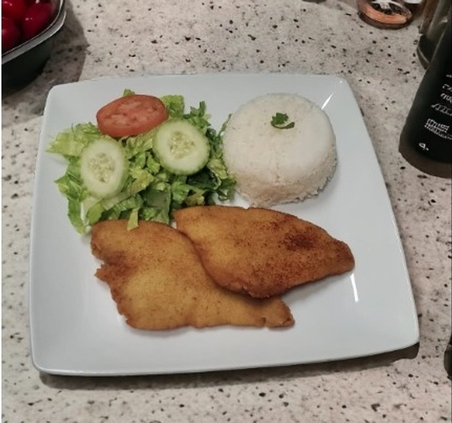 Fried fish fillet (Pescado Frito)