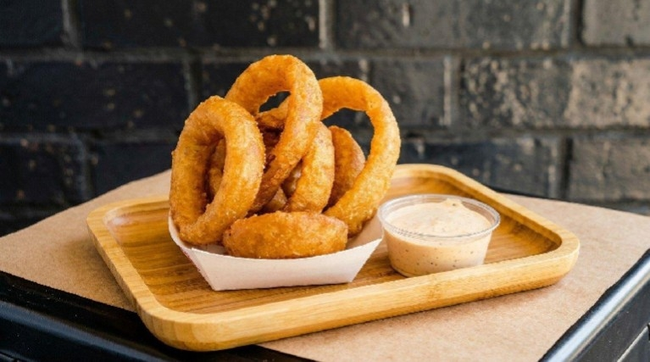 Onion Rings and Bayou Sauce