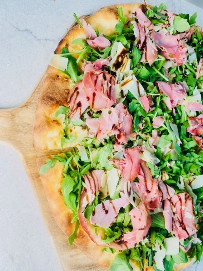 Prosciutto E Arugula Pizza