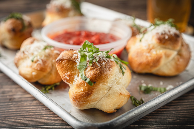 GARLIC KNOTS