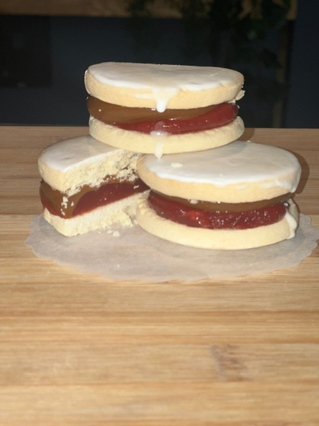 Large Alfajores Guava