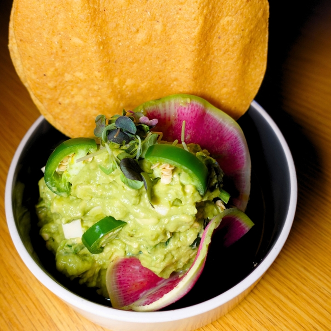 JALAPEÑO Y SPICY CHEESE GUAC