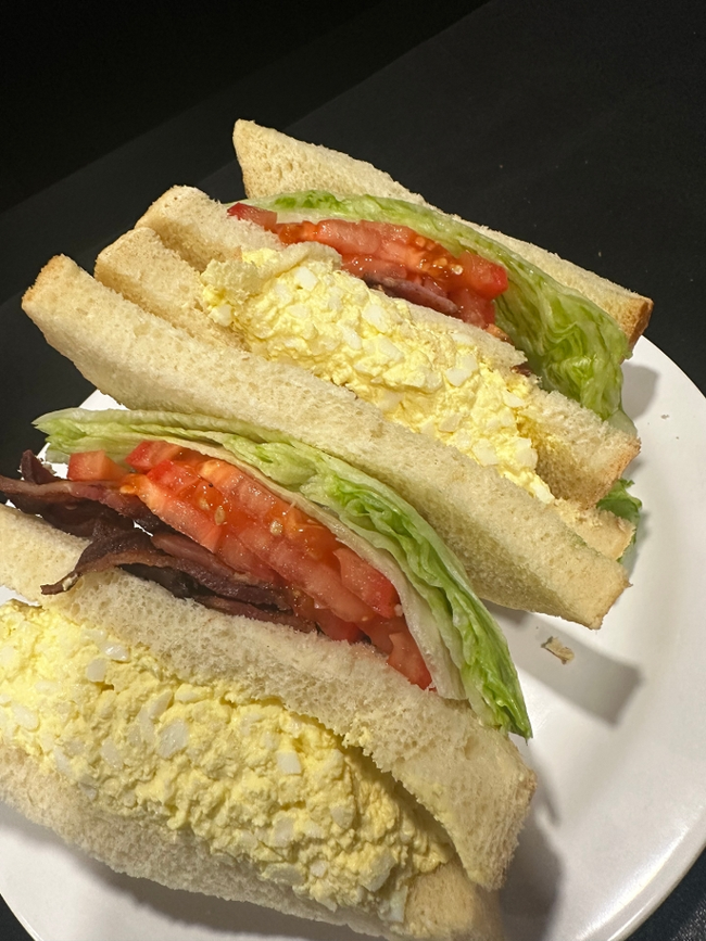 Combo 18 Egg Salad, Bacon, Lettuce & Tomato