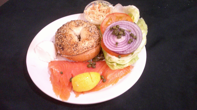 Combo 19 Cold Smoked Salmon, Cream Cheese, Onion & Tomato