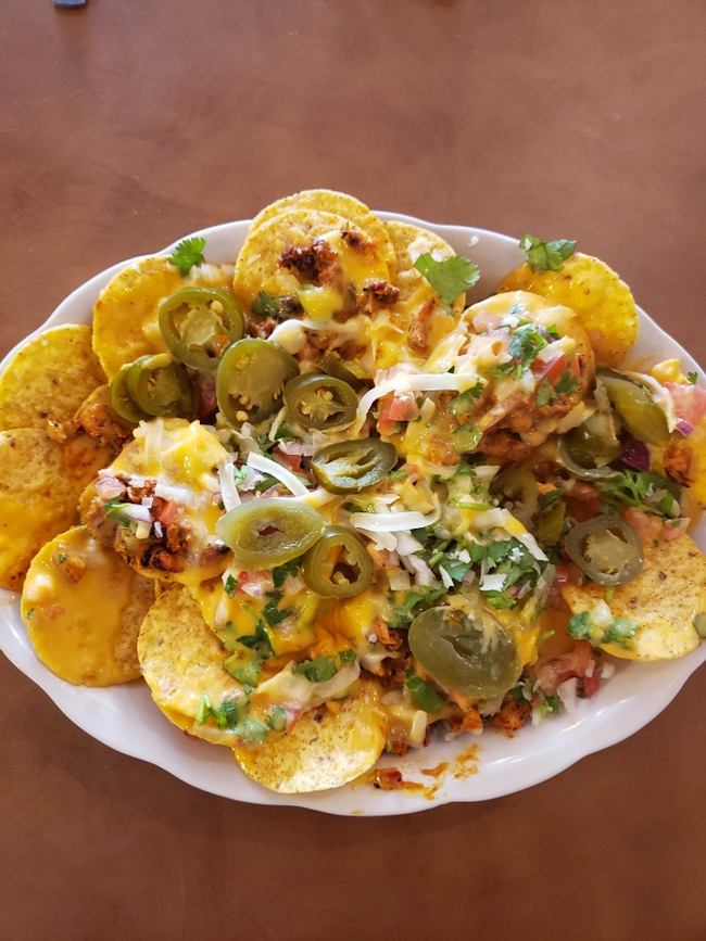 Nachos w/ gyros or chicken