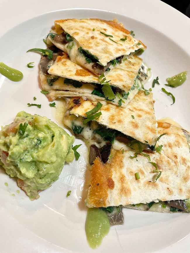 QUESADILLA SPINACH & MUSHROOM