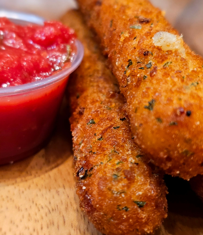 Mozzarella Sticks (4pc)