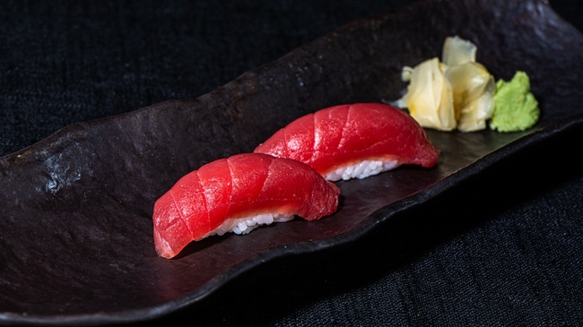 Tuna Sushi (2 pcs)