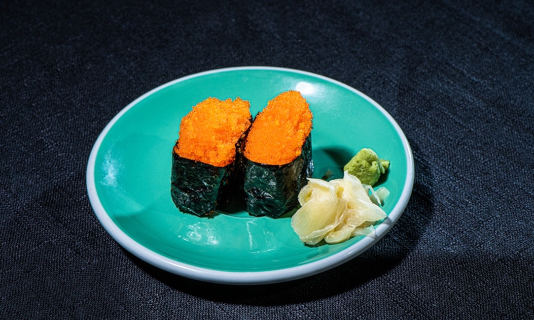 Flying Fish Roe Sushi (2 pcs)