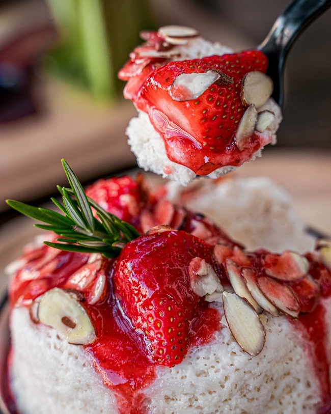 Vegan Strawberry Bingsu (V)