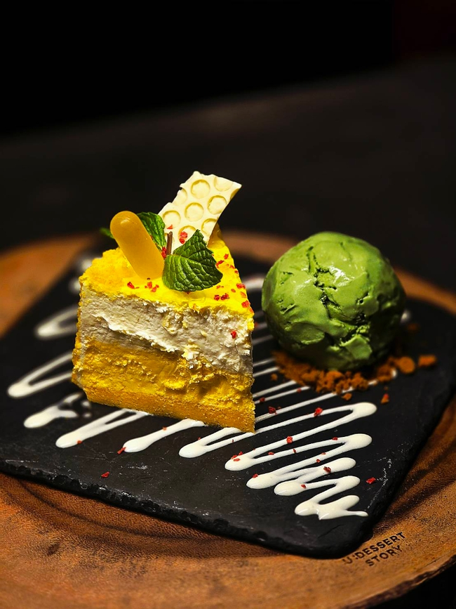 DOUBLE FROMAGE HONEY YUZU CHEESECAKE (Slice)