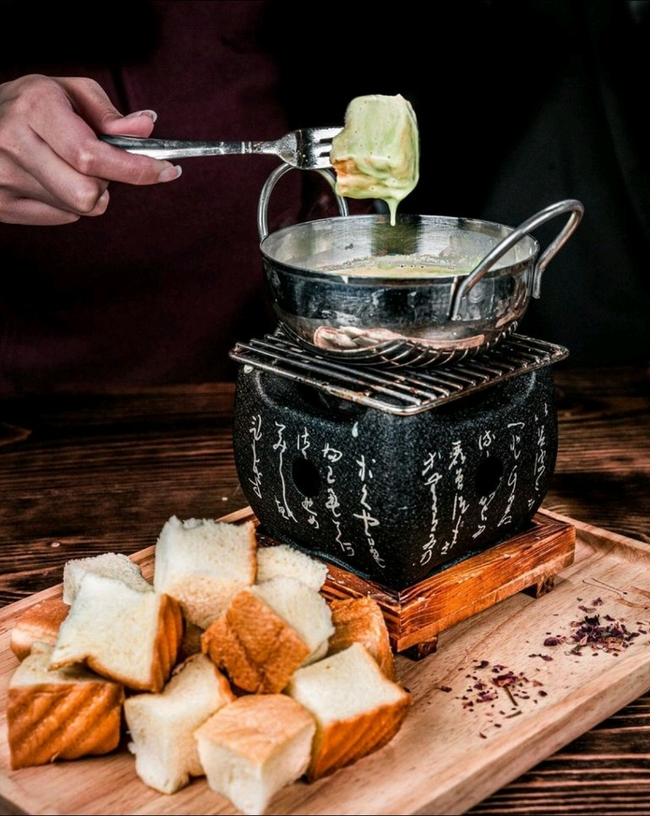 Soft Bread w/ Pandan Fondue