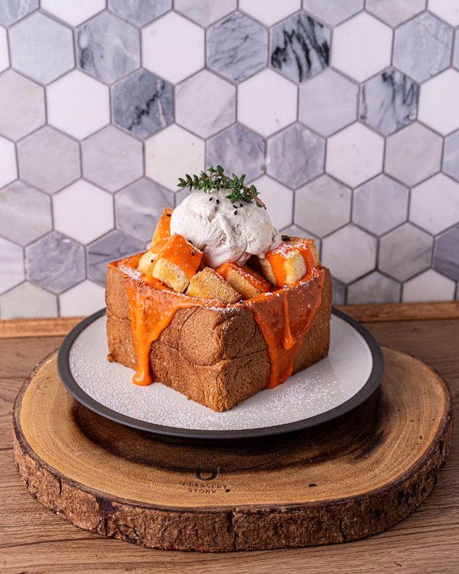 Salted Egg Yolk Toast