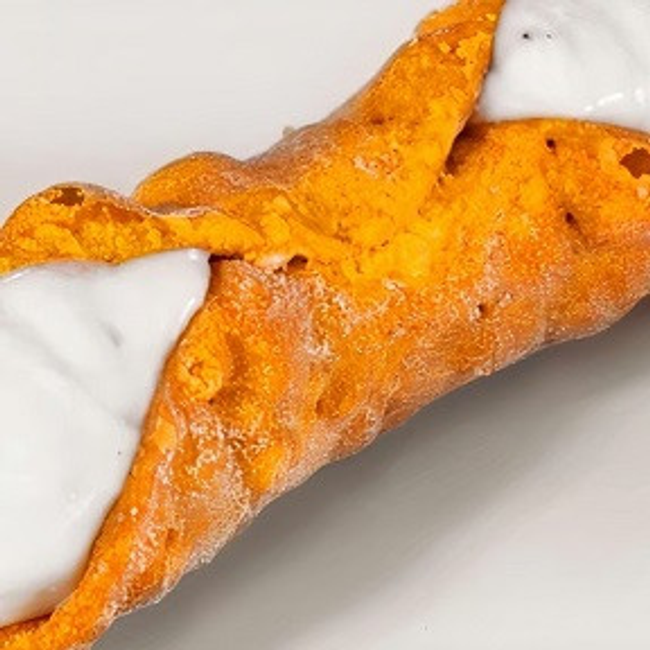 Fresh Imported Italian Cannolis