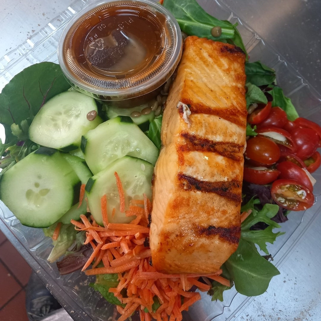 Grilled Salmon Salad