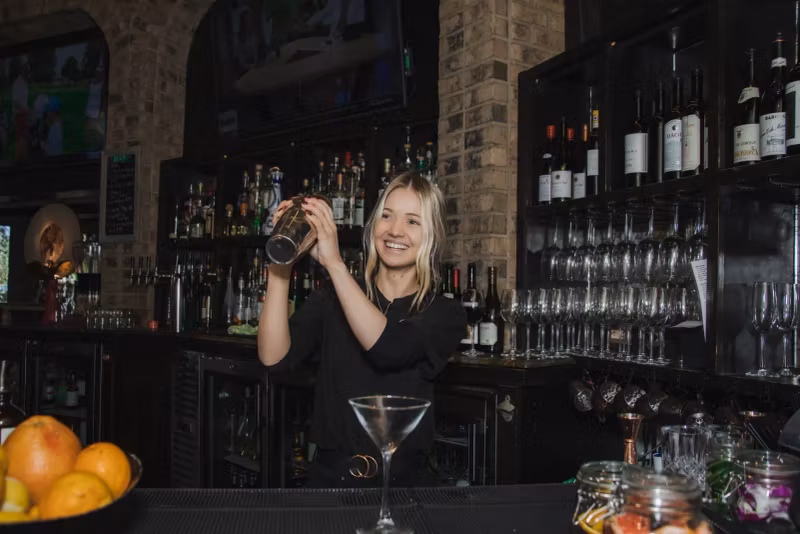 Bartender mixing a cocktail at the Tutto Fresco bar